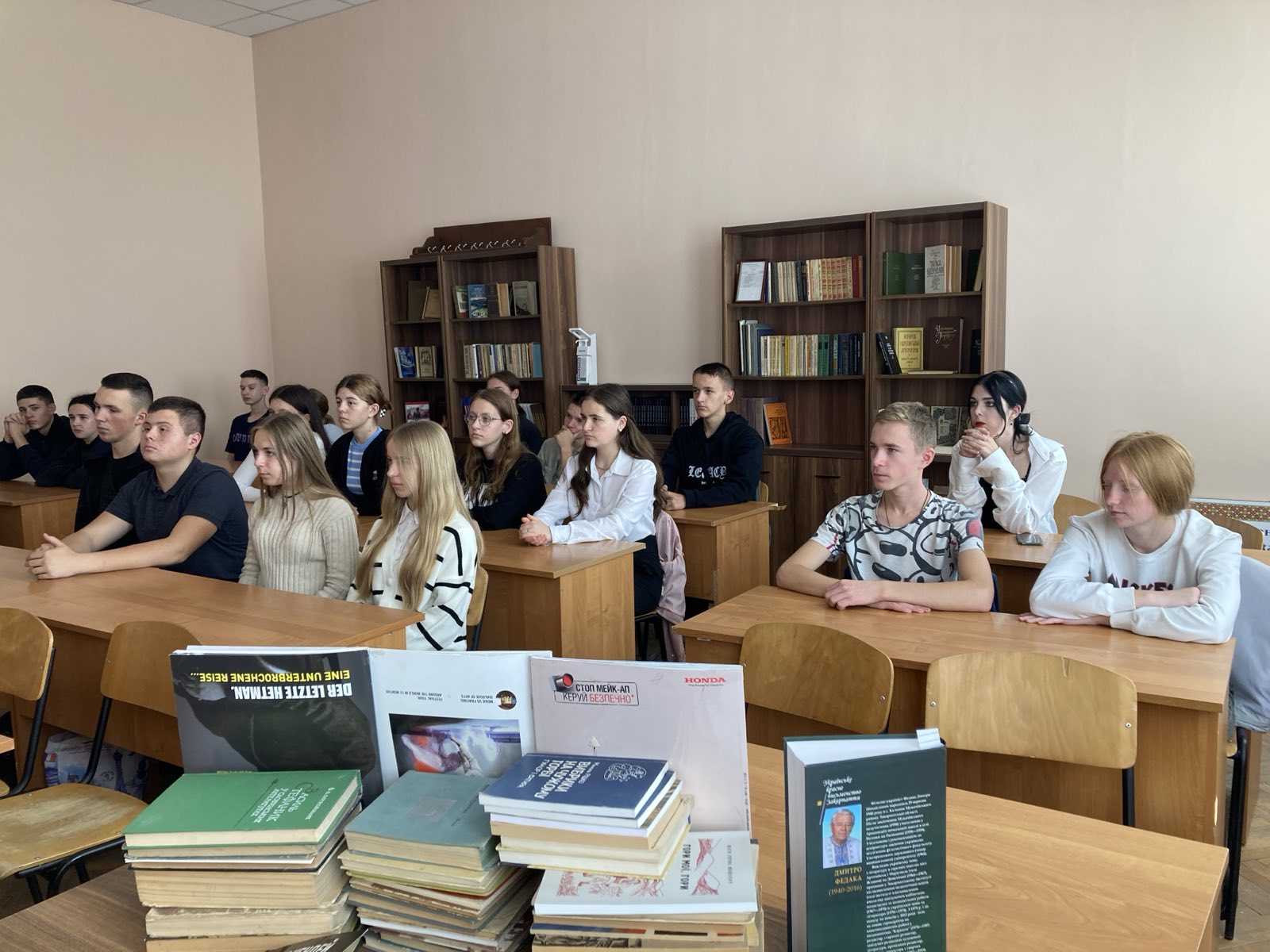 Літературна година «Не я пишу, то мною пише Бог…»
