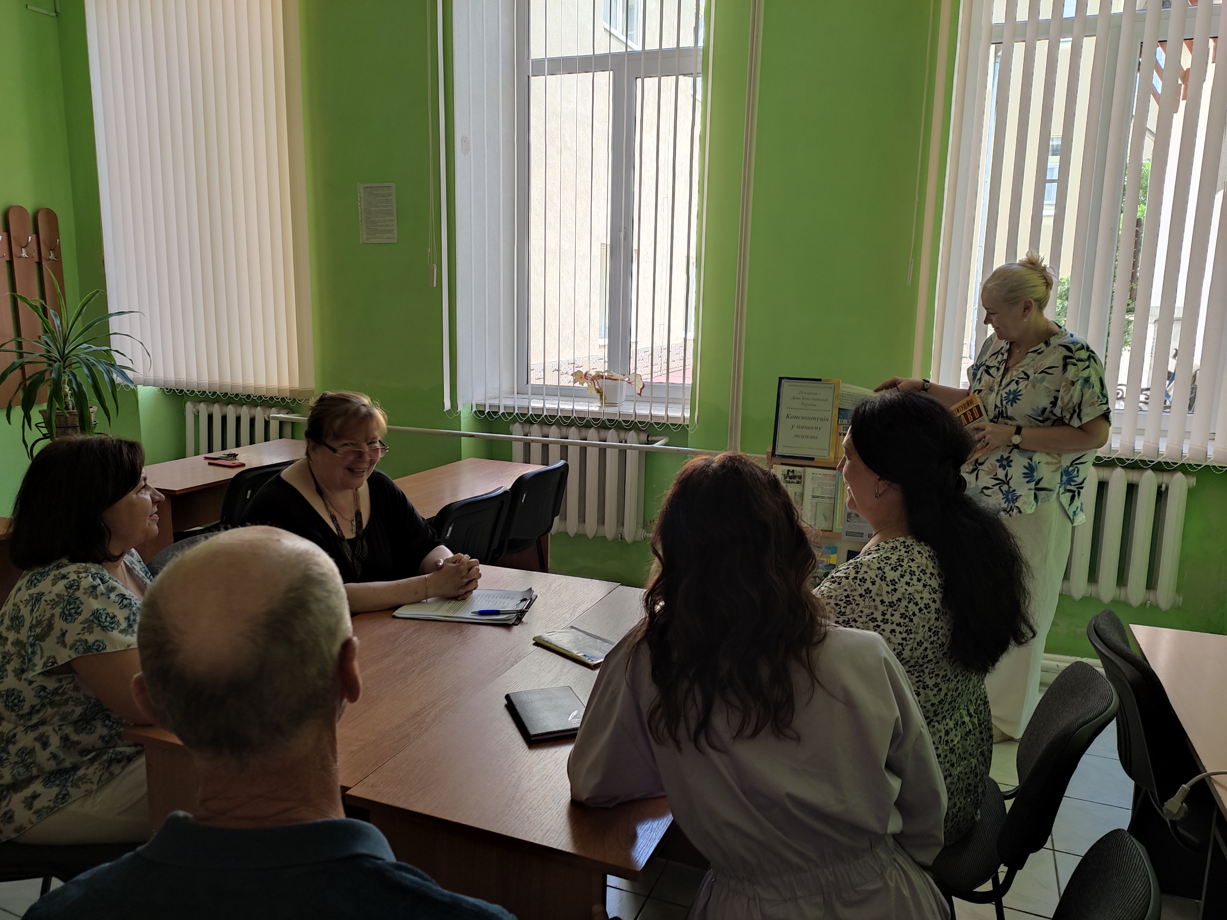 Круглий стіл до Дня Конституції України: віхи історії правотворення
